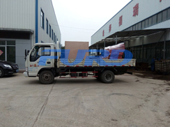 福瑞得機(jī)械瀝青灌縫機(jī)，手扶雙輪壓路機(jī)裝車成功及時發(fā)貨